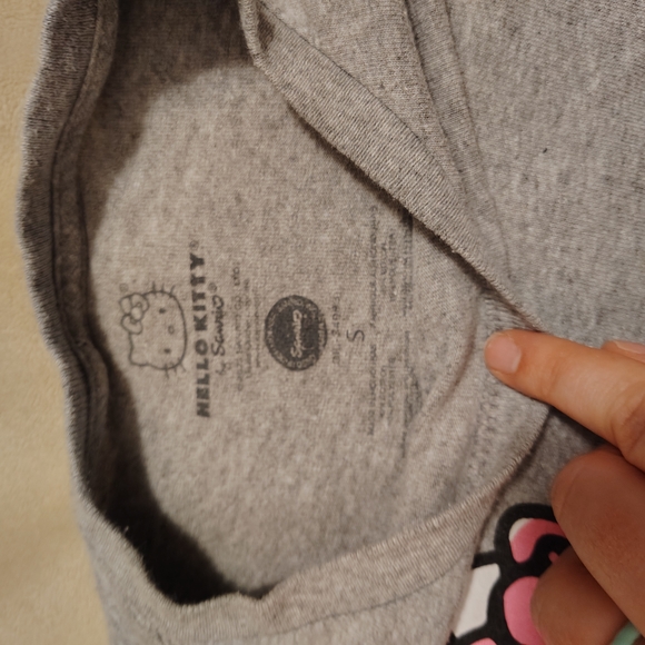 Hello Kitty & Friends 5-Piece Clothing Bundle - Shirts & Biker Shorts - Picture 5 of 10